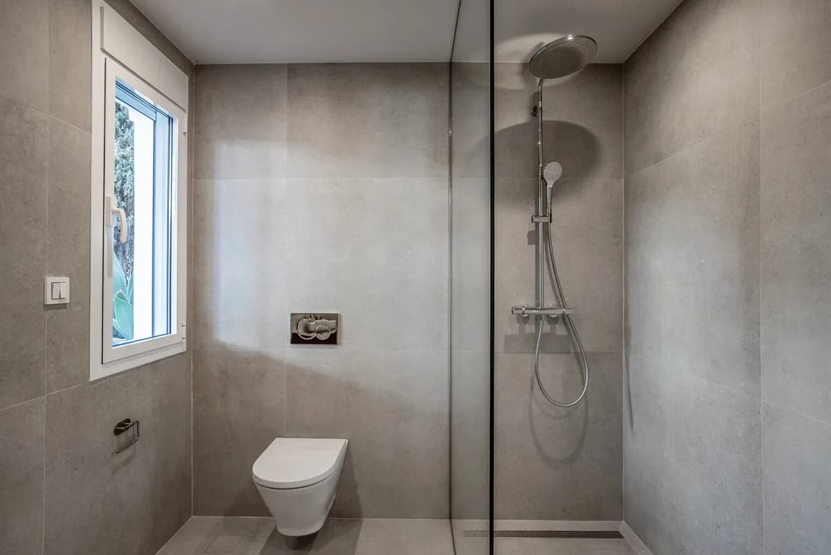 4 Bedroom Ground Floor Apartment for Sale in The Golden Mile, Málaga - Image 9