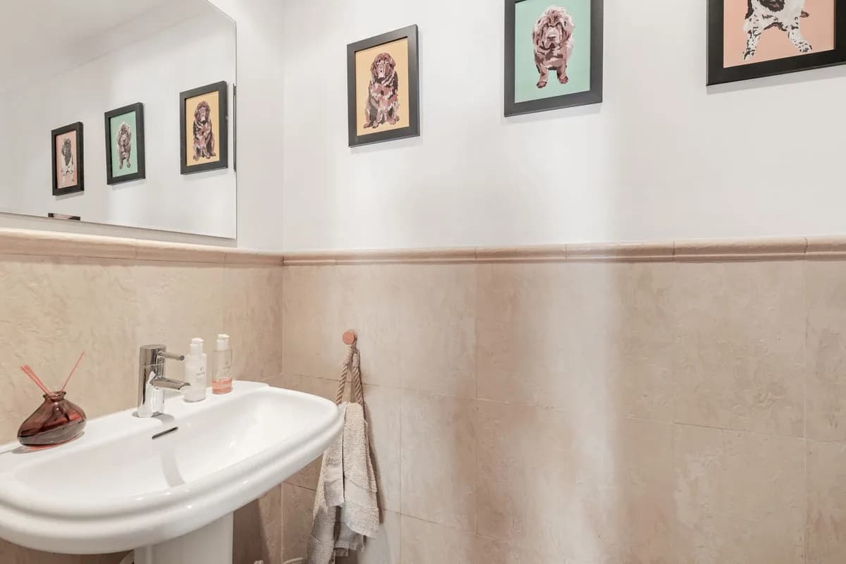 4 Bedroom Detached Villa for Sale in El Paraiso, Málaga - Image 9