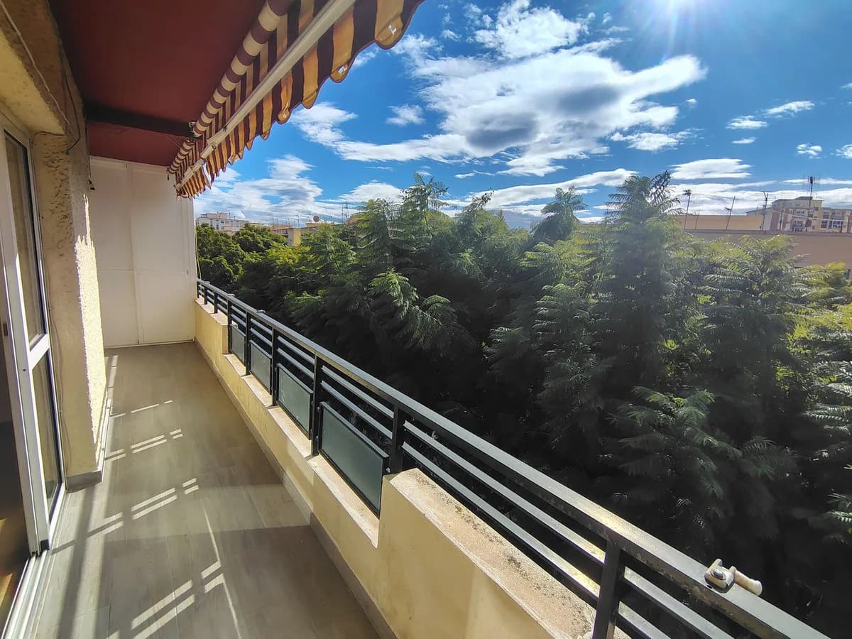 3 Bedroom Top Floor Apartment for Sale in Fuengirola, Málaga - Image 2
