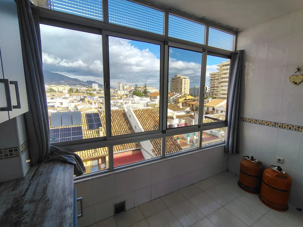 3 Bedroom Top Floor Apartment for Sale in Fuengirola, Málaga - Image 8