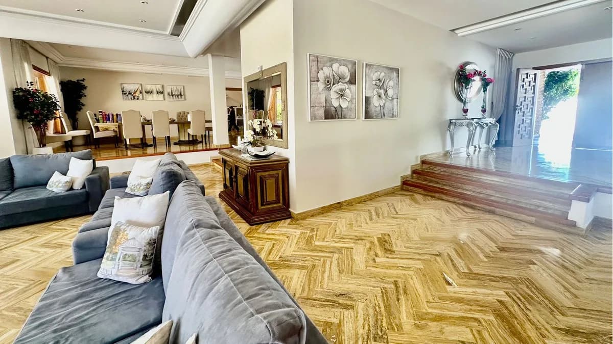 7 Bedroom Detached Villa for Sale in Nueva Andalucía, Málaga - Image 3