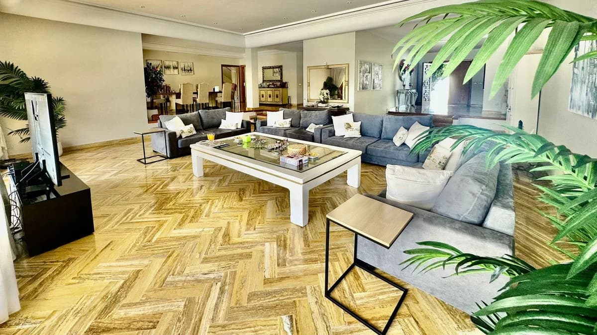 7 Bedroom Detached Villa for Sale in Nueva Andalucía, Málaga - Image 4