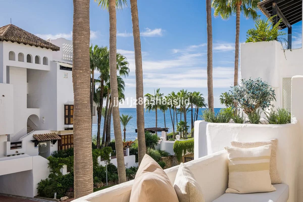 3 Bedroom Middle Floor Apartment for Sale in The Golden Mile, Málaga