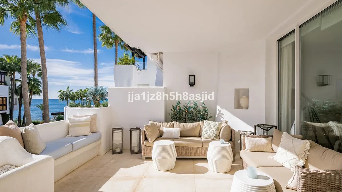 3 Bedroom Middle Floor Apartment for Sale in The Golden Mile, Málaga - Image 5