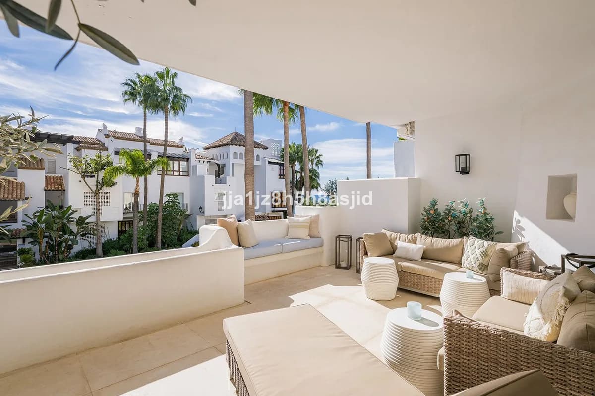 3 Bedroom Middle Floor Apartment for Sale in The Golden Mile, Málaga - Image 6