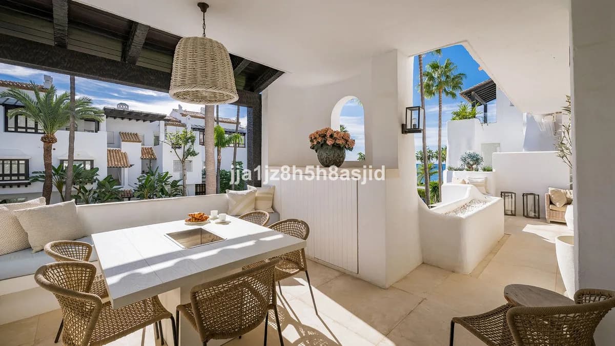 3 Bedroom Middle Floor Apartment for Sale in The Golden Mile, Málaga - Image 8
