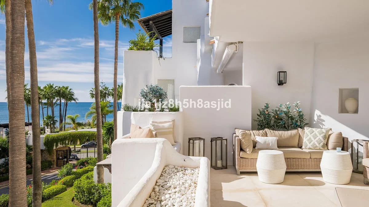 3 Bedroom Middle Floor Apartment for Sale in The Golden Mile, Málaga - Image 9