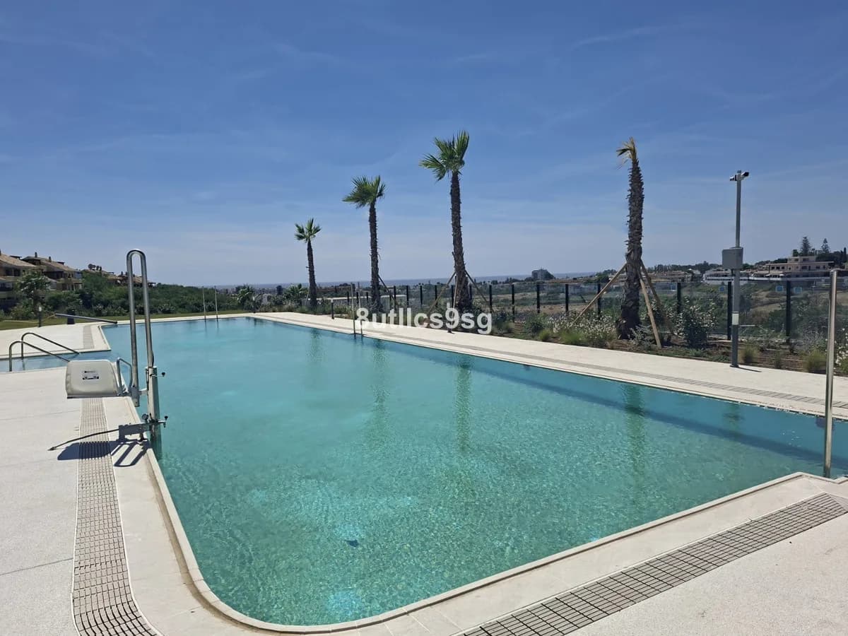 3 Bedroom Penthouse for Sale in Estepona, Málaga - Image 4