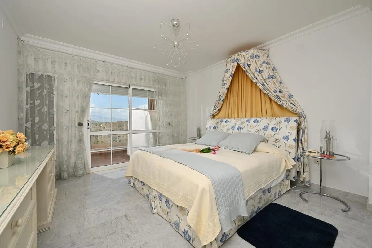 3 Bedroom Duplex for Sale in Alhaurín el Grande, Málaga - Image 6