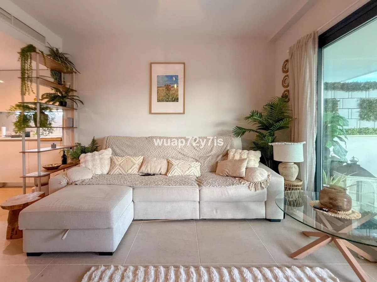 2 Bedroom Ground Floor Apartment for Sale in Selwo, Málaga - Image 3