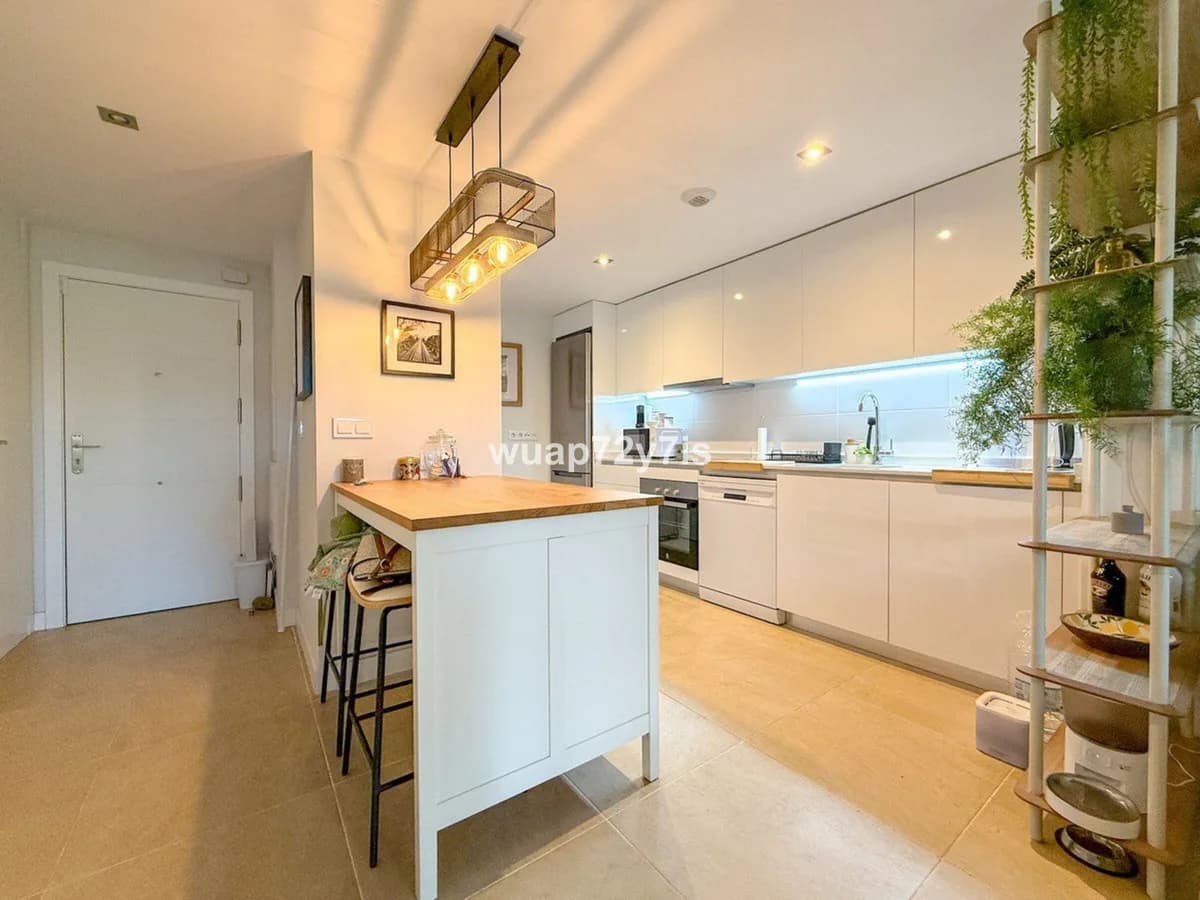 2 Bedroom Ground Floor Apartment for Sale in Selwo, Málaga - Image 4