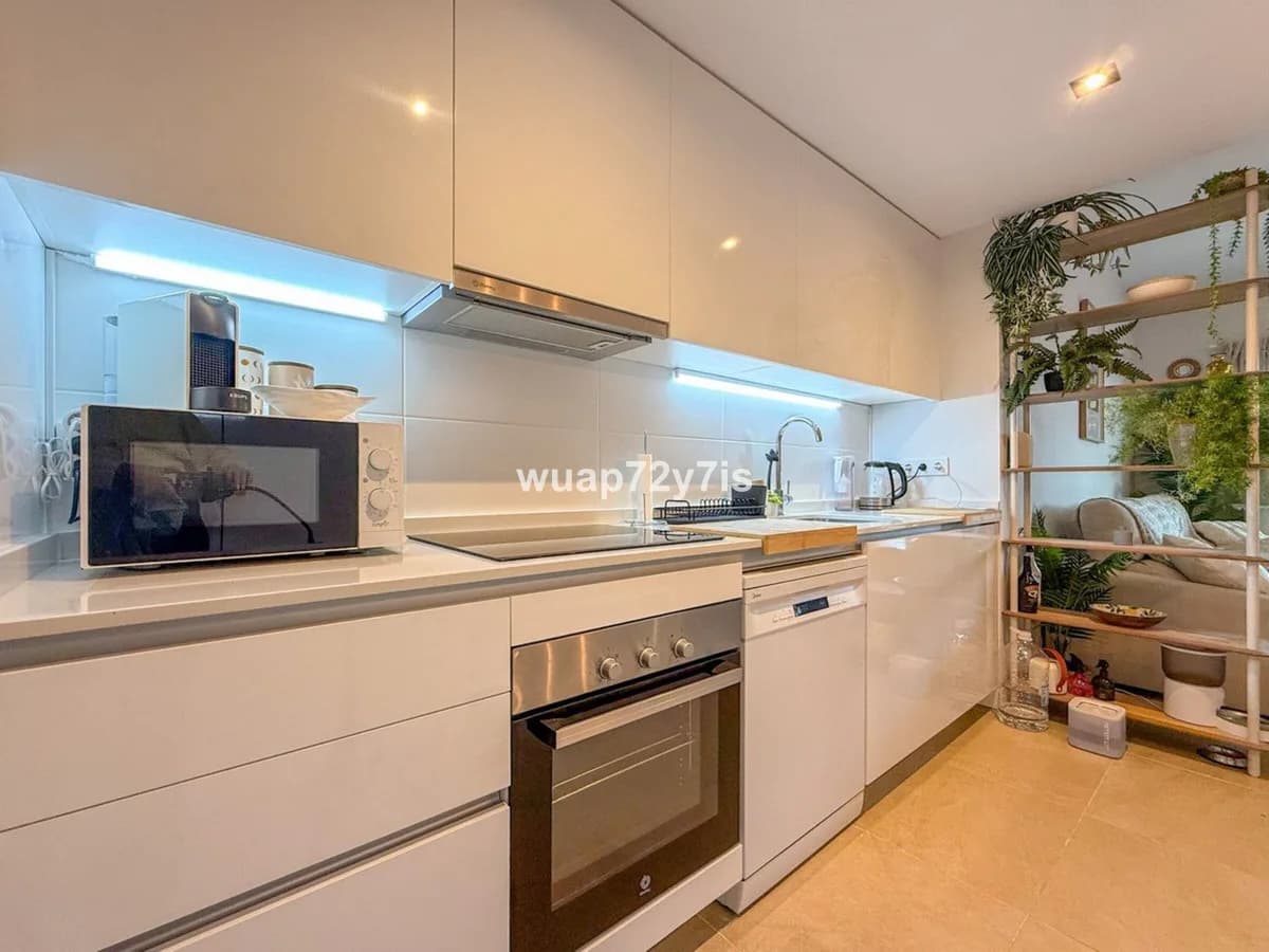 2 Bedroom Ground Floor Apartment for Sale in Selwo, Málaga - Image 5