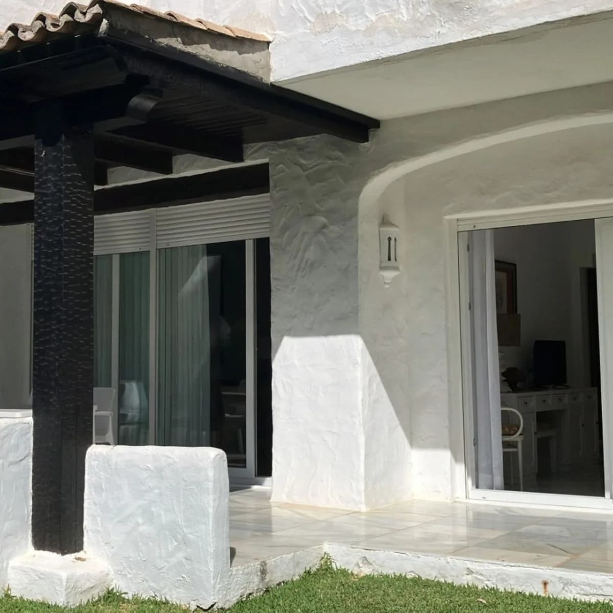 3 Bedroom Ground Floor Apartment for Sale in Puerto Banús, Málaga - Image 2