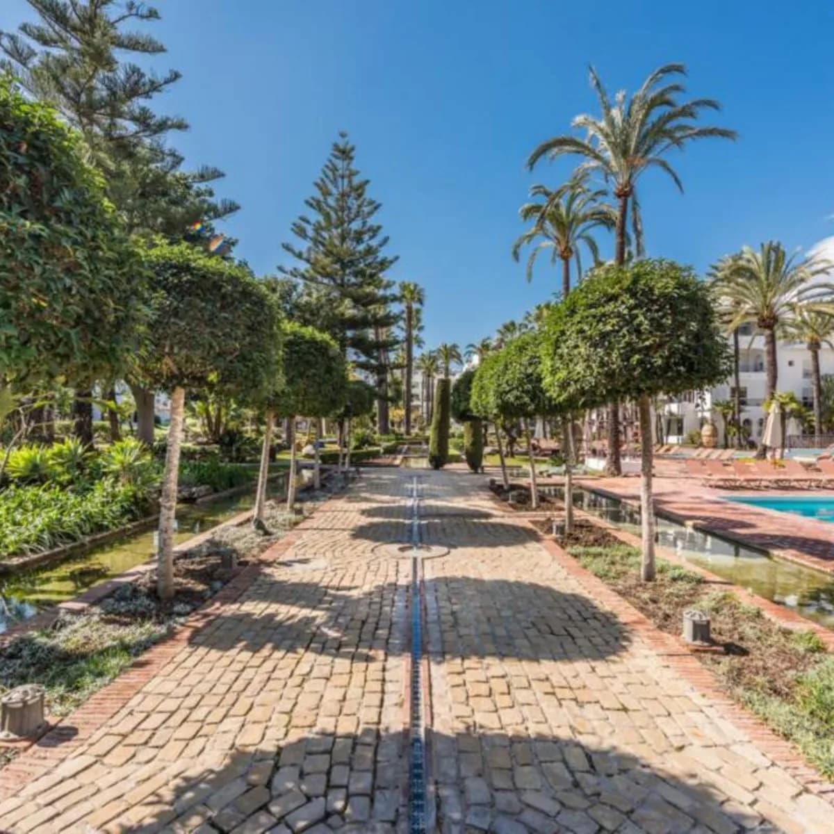 3 Bedroom Ground Floor Apartment for Sale in Puerto Banús, Málaga - Image 5