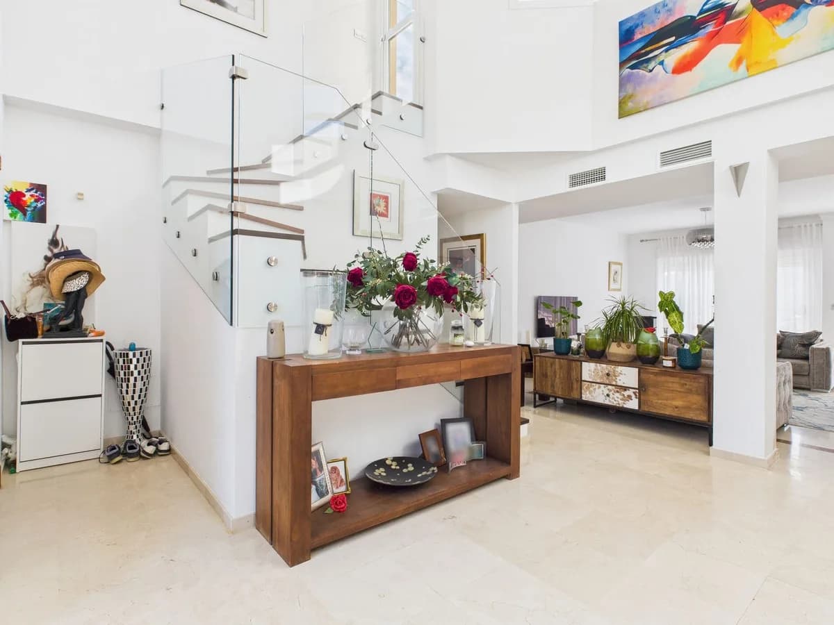 3 Bedroom Penthouse for Sale in San Roque, Cádiz - Image 4