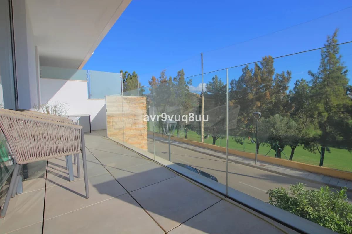 2 Bedroom Middle Floor Apartment for Sale in La Cala de Mijas, Málaga - Image 8