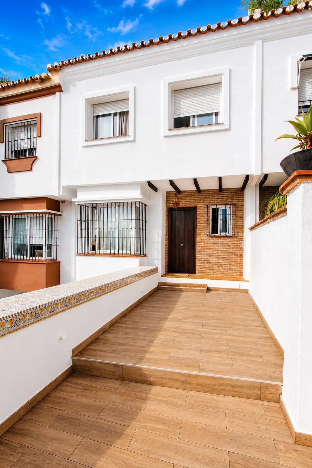 3 Bedroom Townhouse for Sale in Marbella, Málaga - Image 2