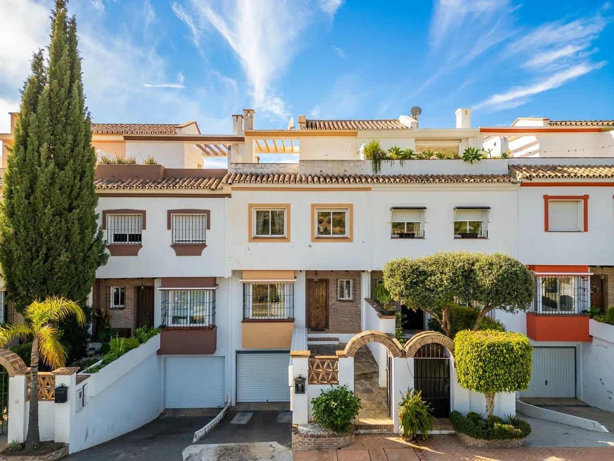 3 Bedroom Townhouse for Sale in Marbella, Málaga - Image 8