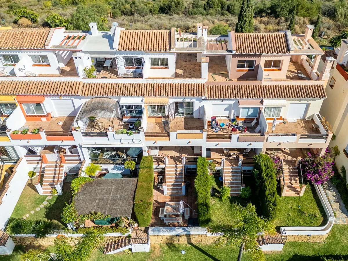 3 Bedroom Townhouse for Sale in Marbella, Málaga - Image 9