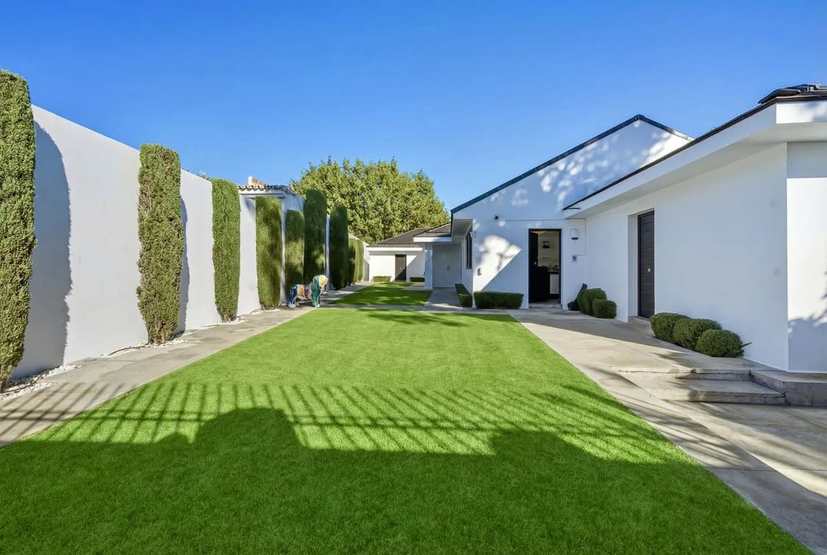 6 Bedroom Detached Villa for Sale in Guadalmina Baja, Málaga - Image 7
