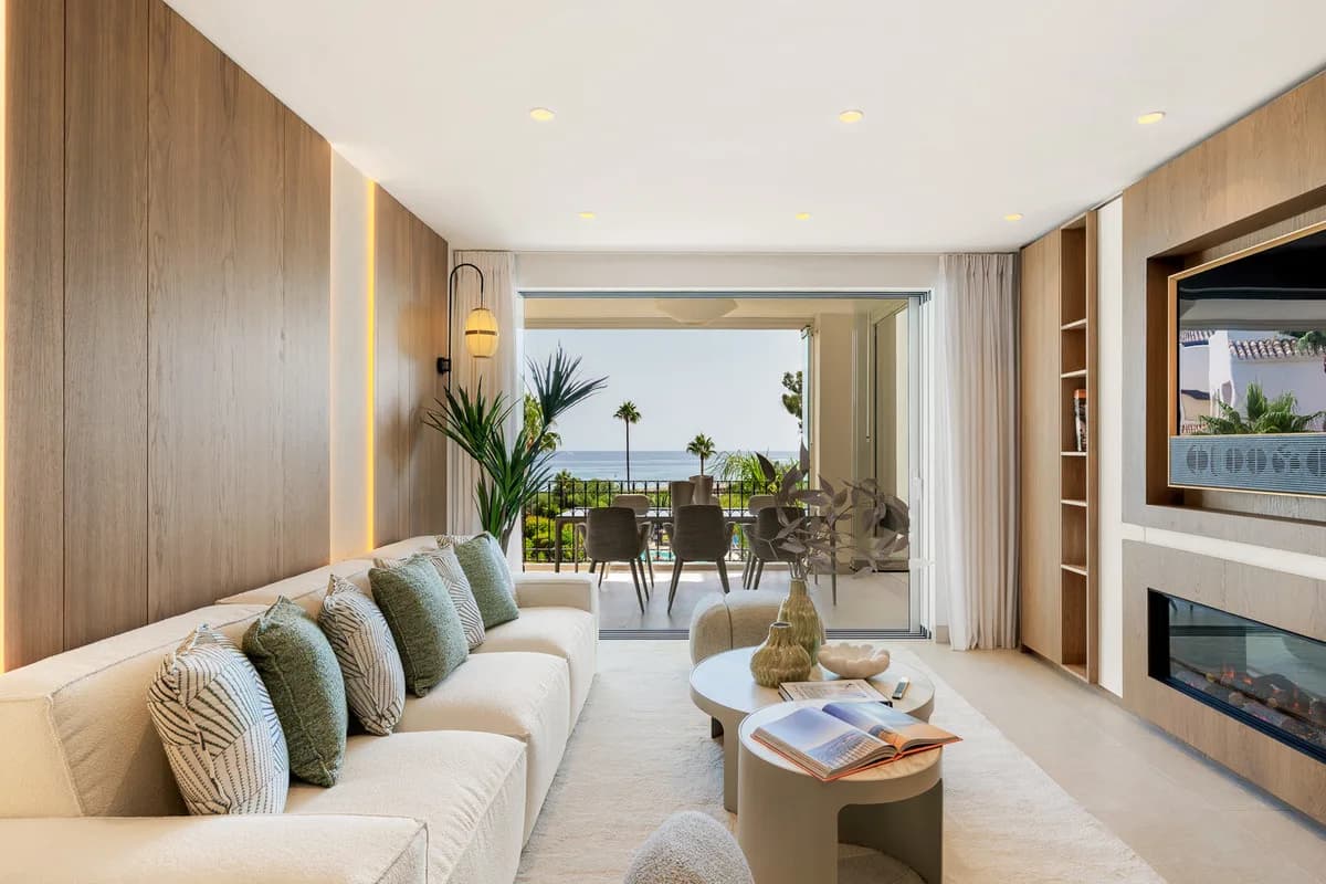 3 Bedroom Middle Floor Apartment for Sale in Estepona, Málaga
