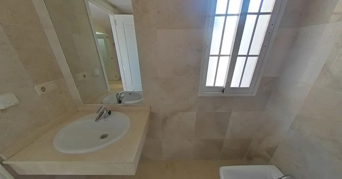 3 Bedroom Middle Floor Apartment for Sale in Riviera del Sol, Málaga - Image 5