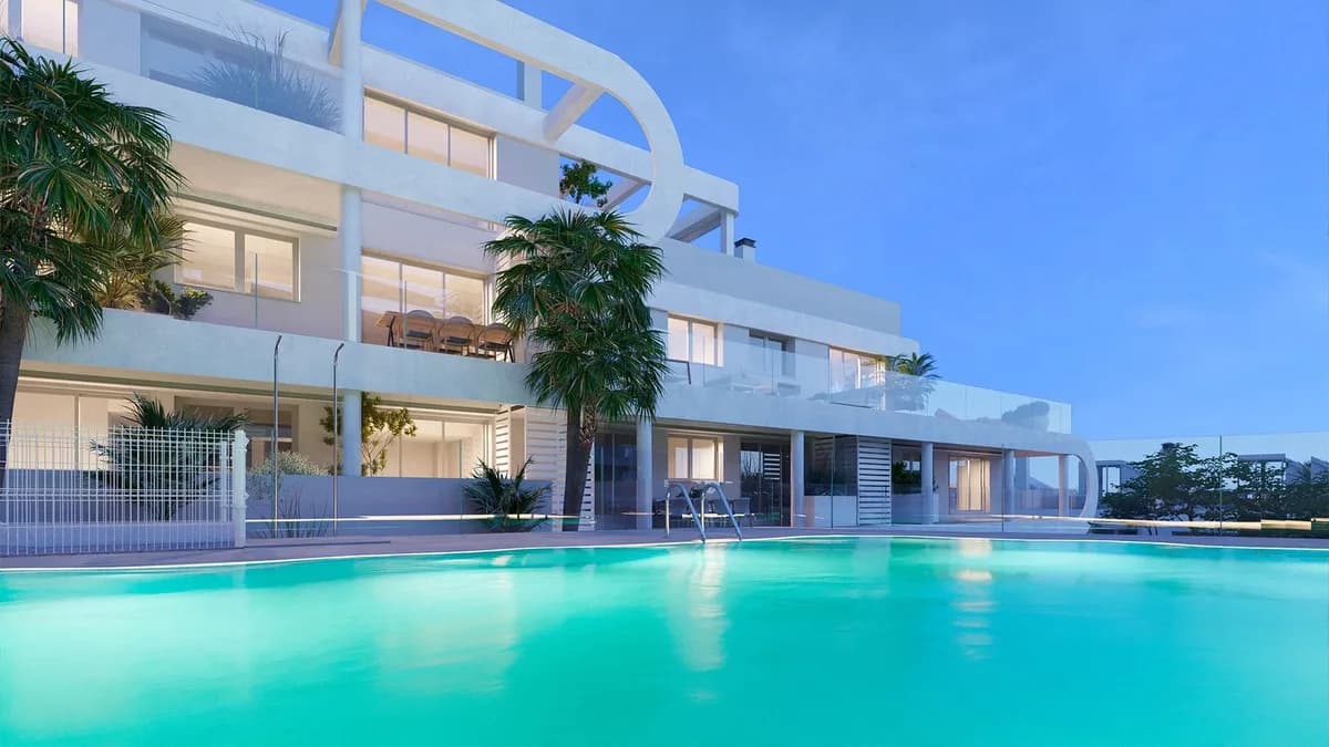 4 Bedroom Semi-Detached House for Sale in Estepona, Málaga