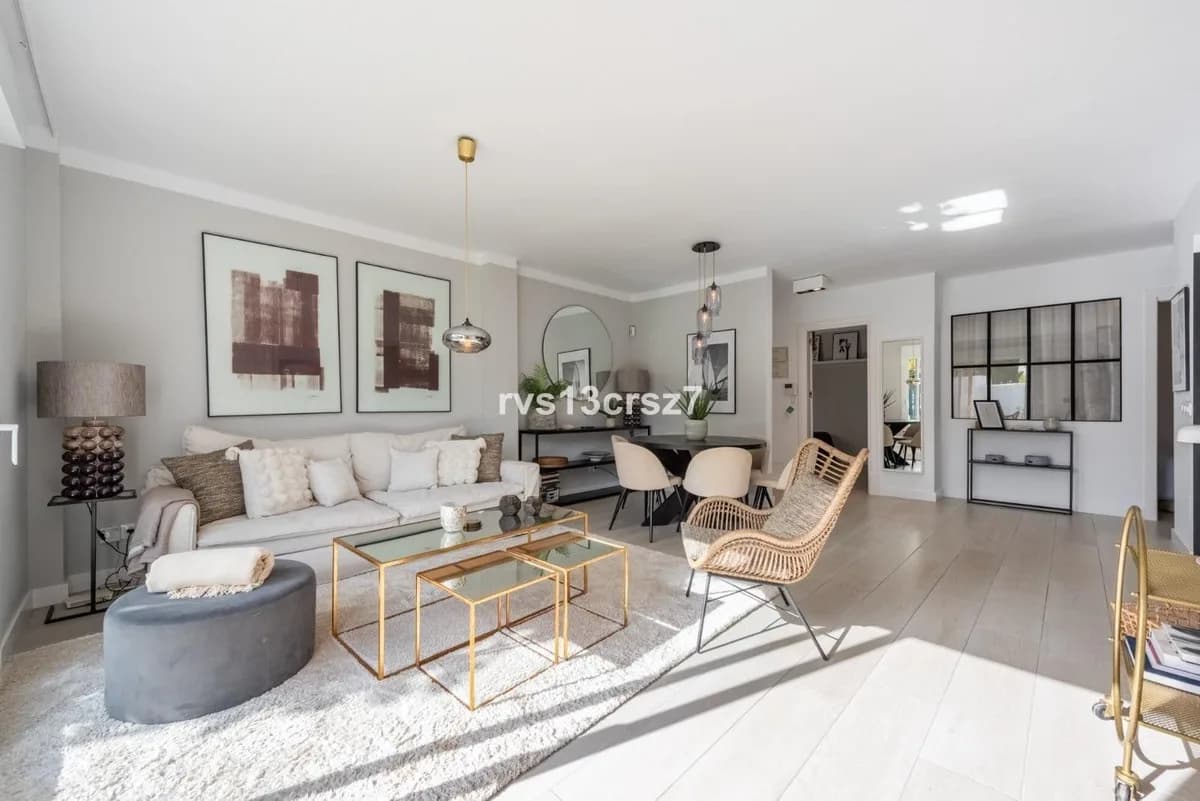 3 Bedroom Middle Floor Apartment for Sale in Elviria, Málaga - Image 6