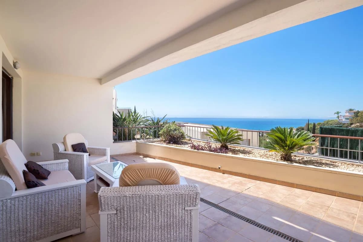 3 Bedroom Ground Floor Apartment for Sale in Altos de los Monteros, Málaga