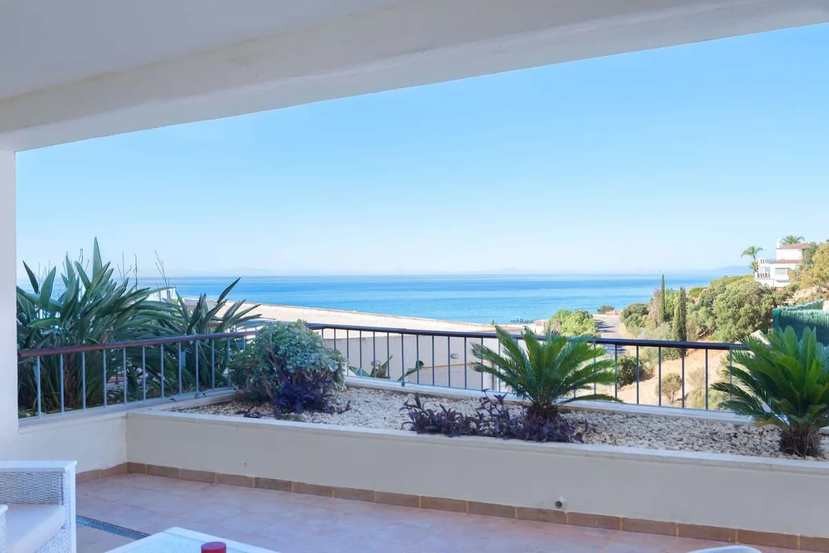 3 Bedroom Ground Floor Apartment for Sale in Altos de los Monteros, Málaga - Image 2