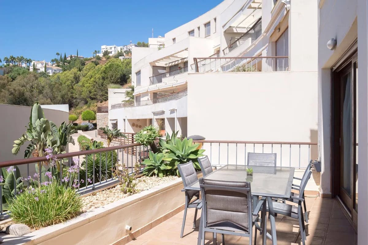 3 Bedroom Ground Floor Apartment for Sale in Altos de los Monteros, Málaga - Image 4