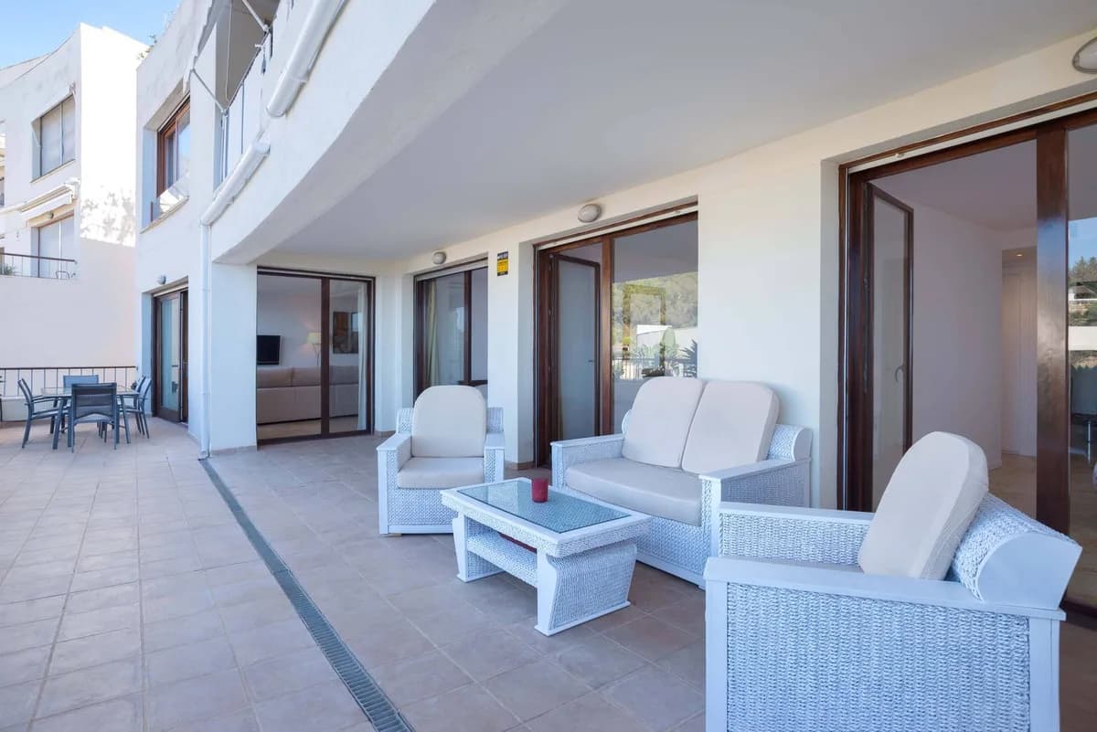 3 Bedroom Ground Floor Apartment for Sale in Altos de los Monteros, Málaga - Image 6