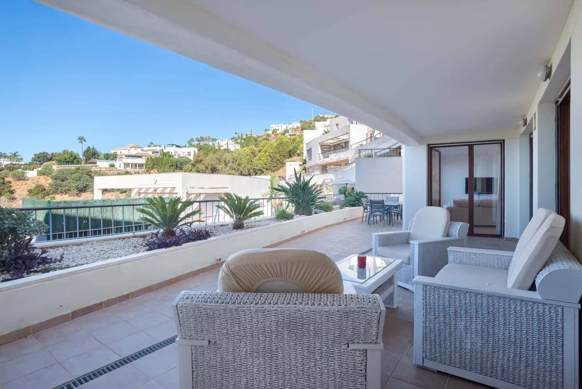 3 Bedroom Ground Floor Apartment for Sale in Altos de los Monteros, Málaga - Image 7