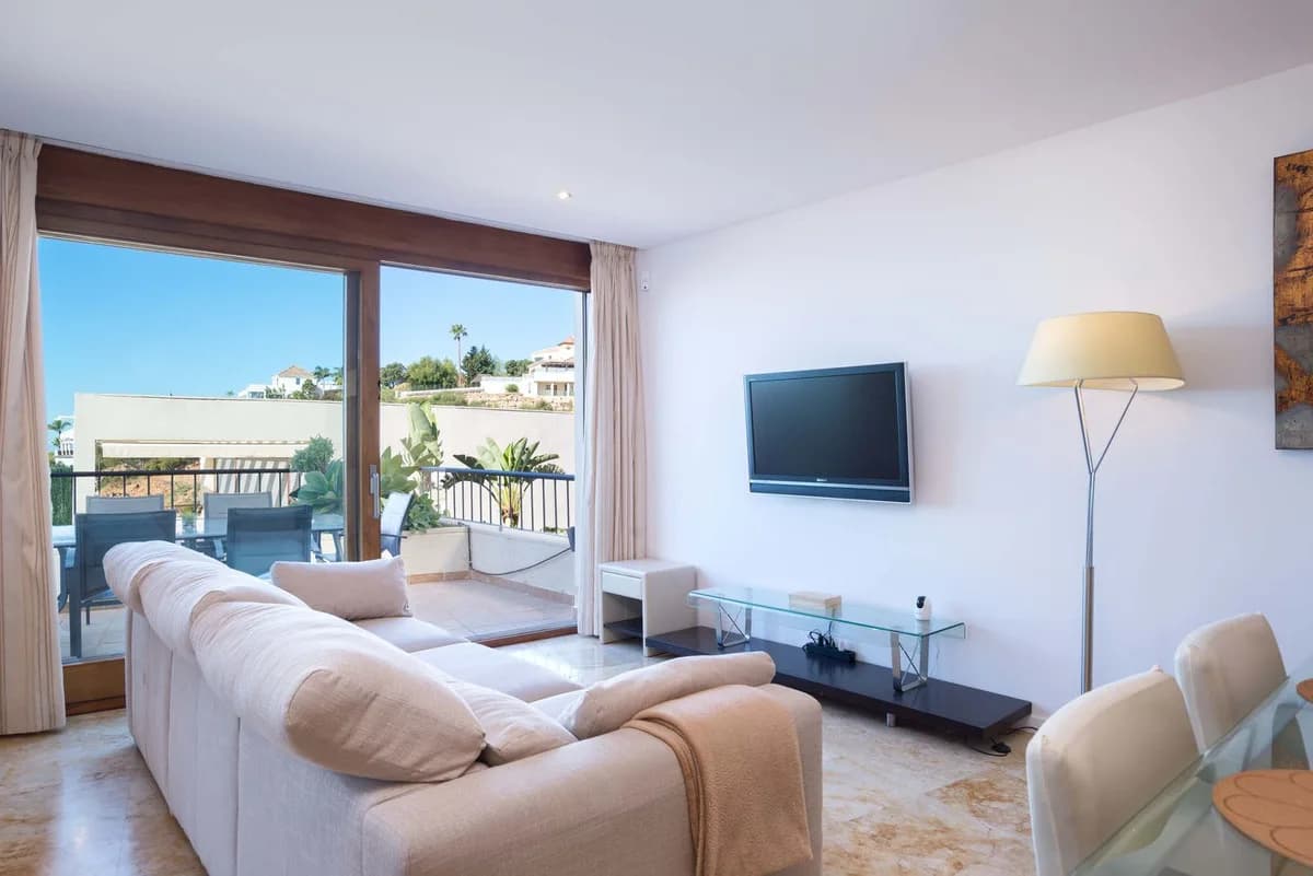 3 Bedroom Ground Floor Apartment for Sale in Altos de los Monteros, Málaga - Image 8
