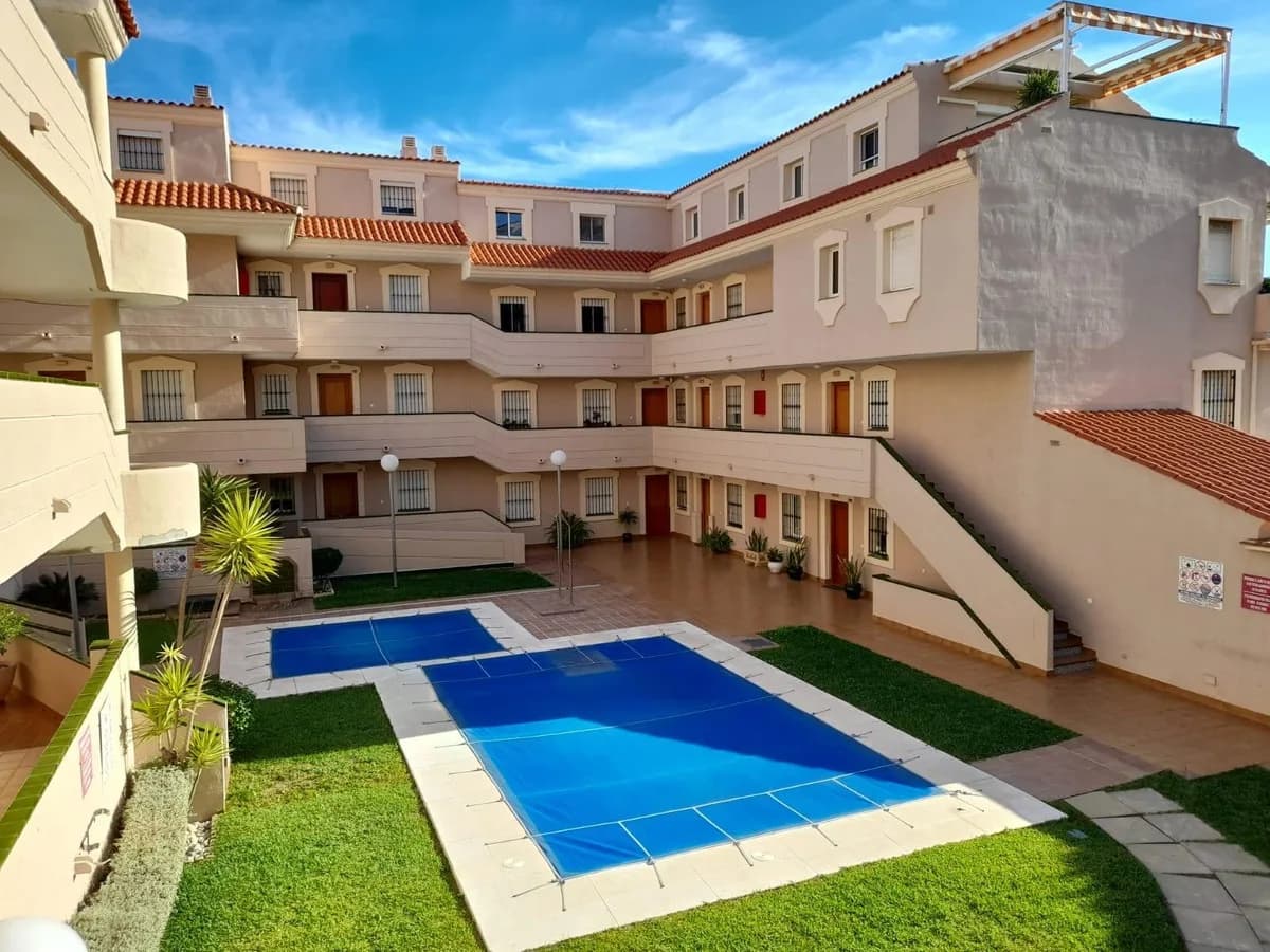 2 Bedroom Middle Floor Apartment for Sale in Benalmadena, Málaga - Image 5