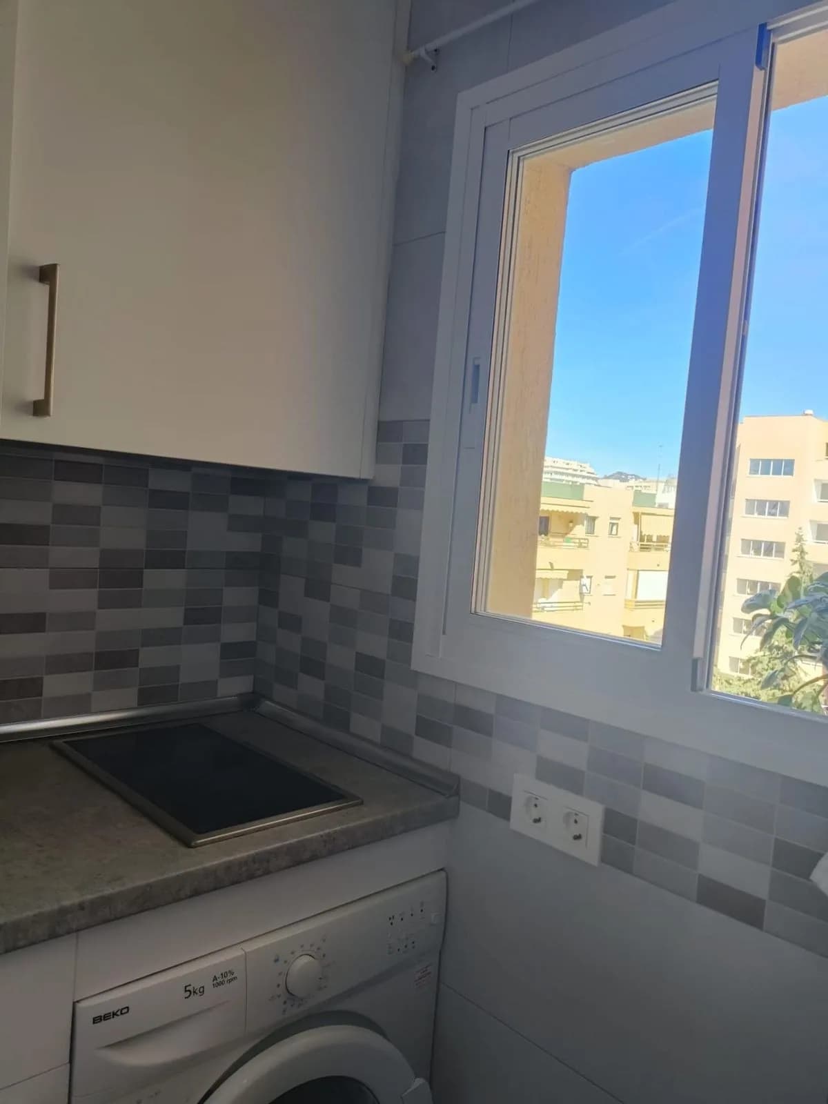 1 Bedroom Middle Floor Studio for Sale in Marbella, Málaga