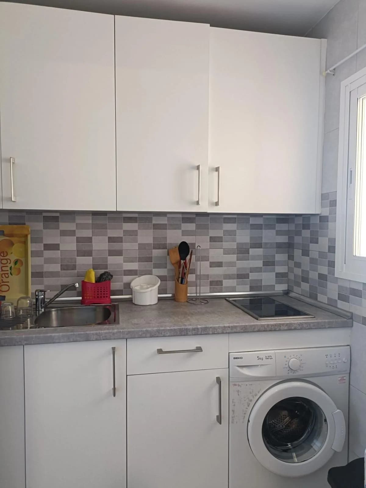 1 Bedroom Middle Floor Studio for Sale in Marbella, Málaga - Image 2