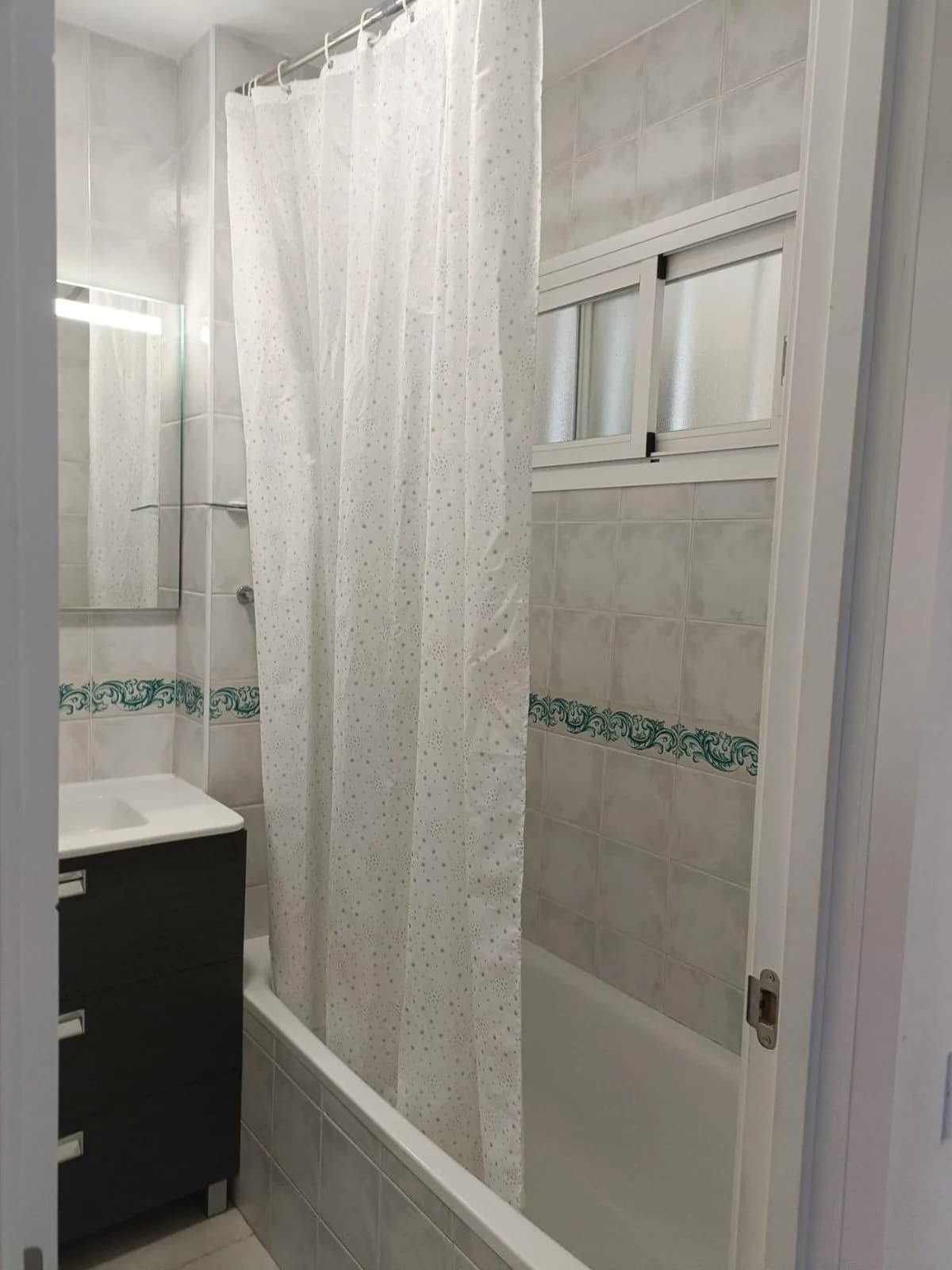 1 Bedroom Middle Floor Studio for Sale in Marbella, Málaga - Image 3