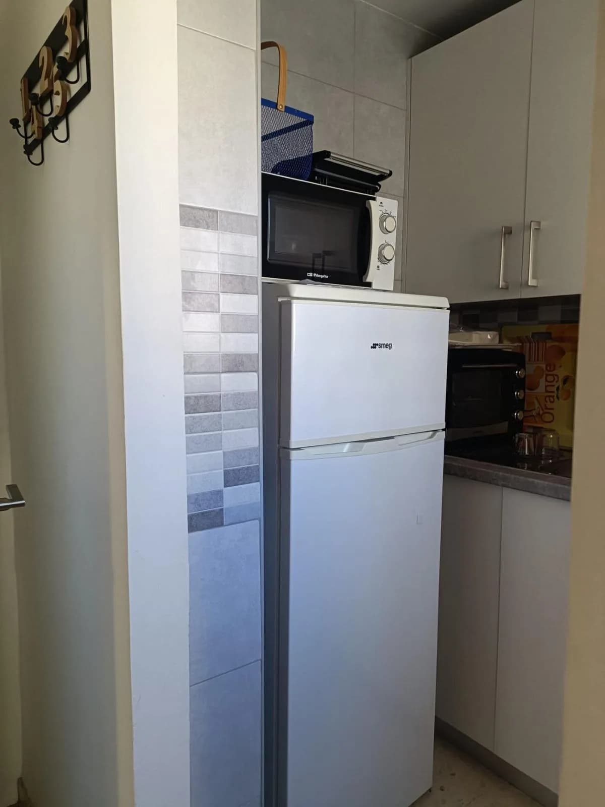 1 Bedroom Middle Floor Studio for Sale in Marbella, Málaga - Image 4