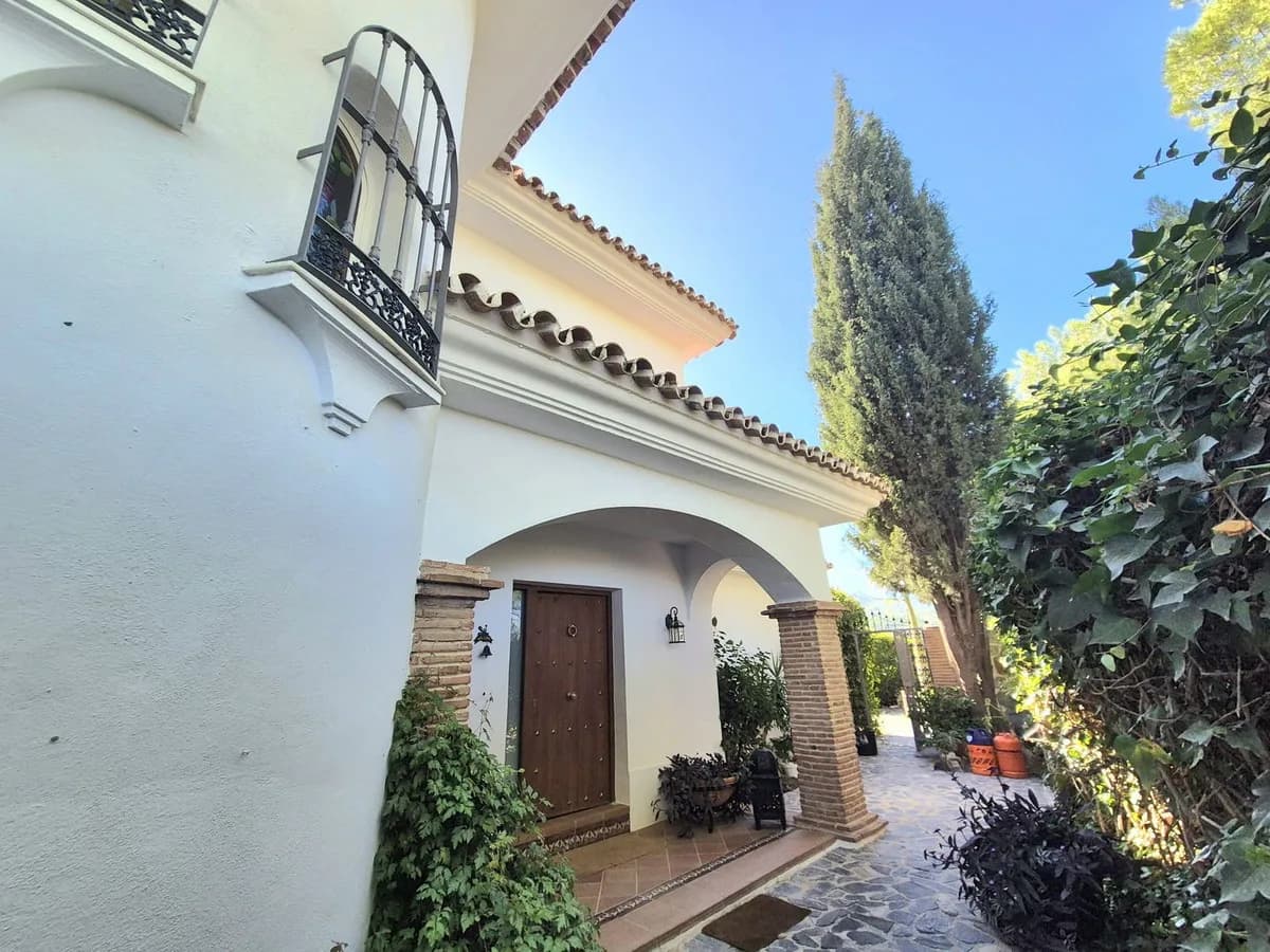 4 Bedroom Detached Villa for Sale in Coín, Málaga - Image 3