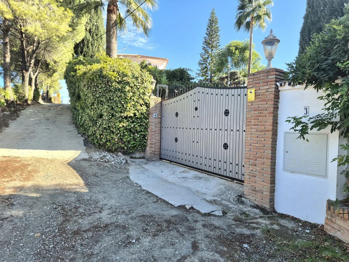 4 Bedroom Detached Villa for Sale in Coín, Málaga - Image 4