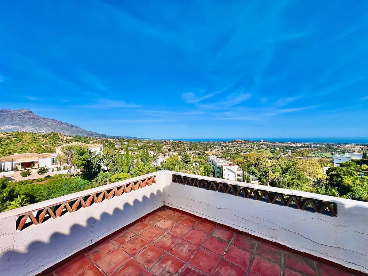 4 Bedroom Detached Villa for Sale in La Quinta, Málaga