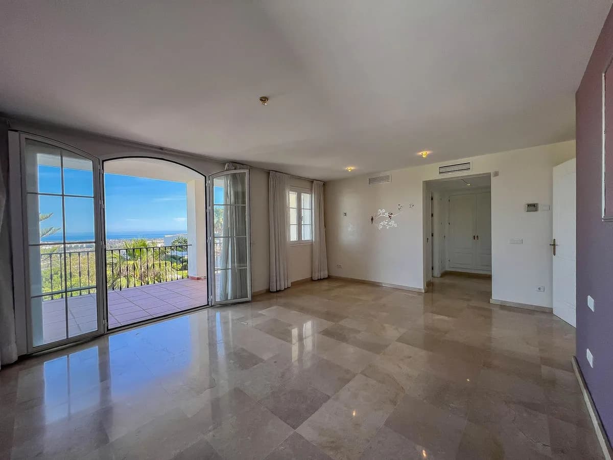 4 Bedroom Detached Villa for Sale in La Quinta, Málaga - Image 5