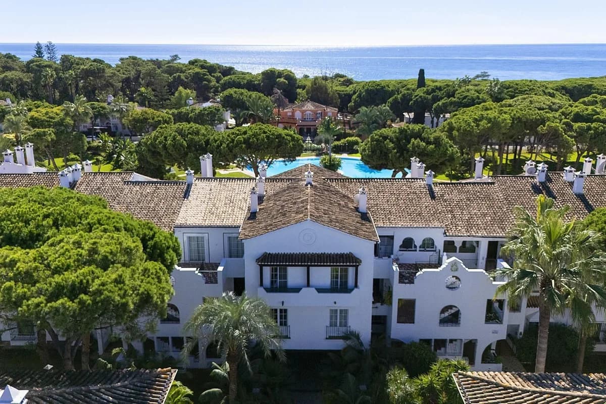 3 Bedroom Middle Floor Apartment for Sale in New Golden Mile, Málaga - Image 3