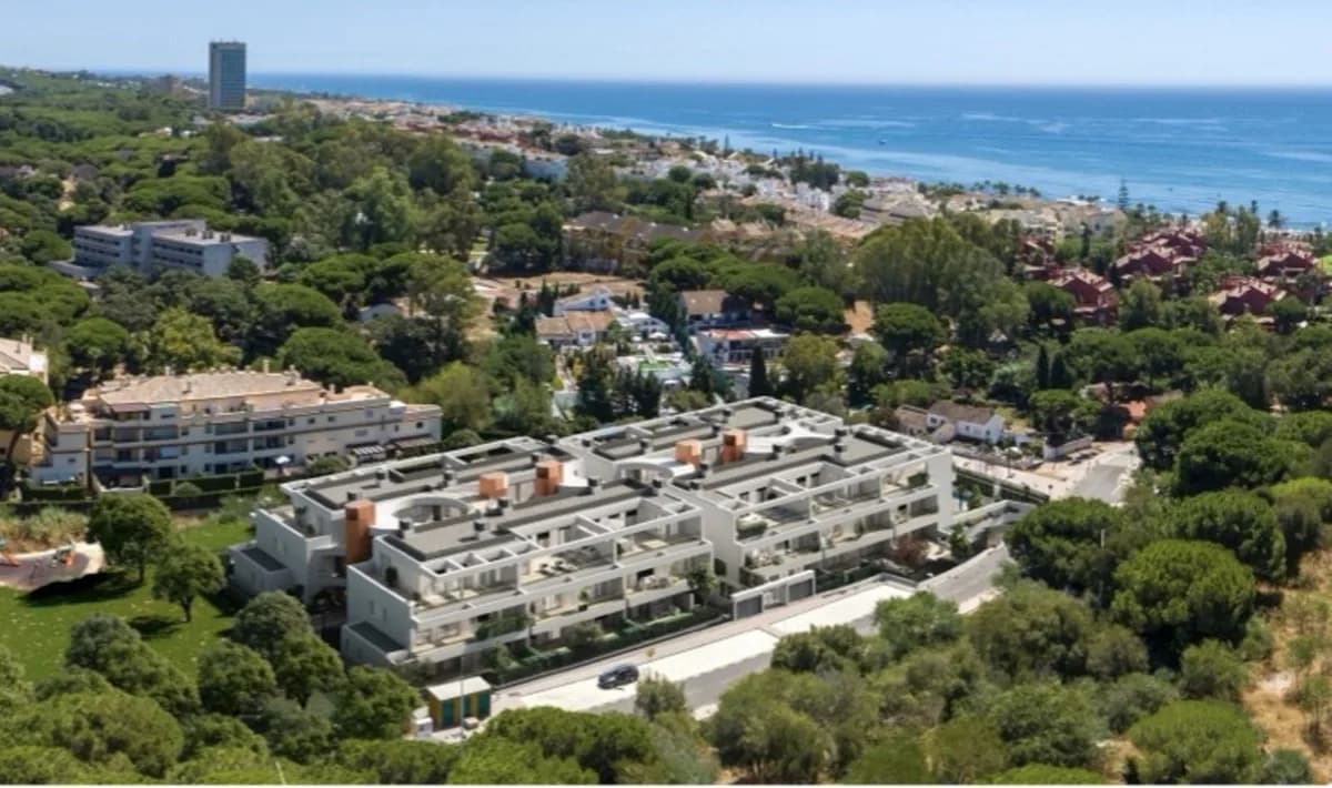 3 Bedroom Penthouse for Sale in Elviria, Málaga - Image 2