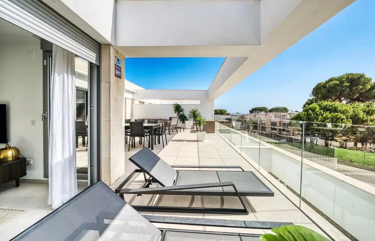 3 Bedroom Penthouse for Sale in Elviria, Málaga - Image 4