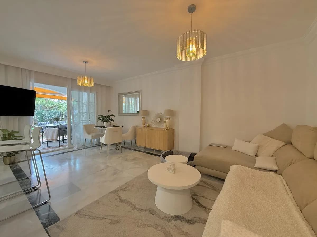 2 Bedroom Ground Floor Apartment for Sale in The Golden Mile, Málaga - Image 9