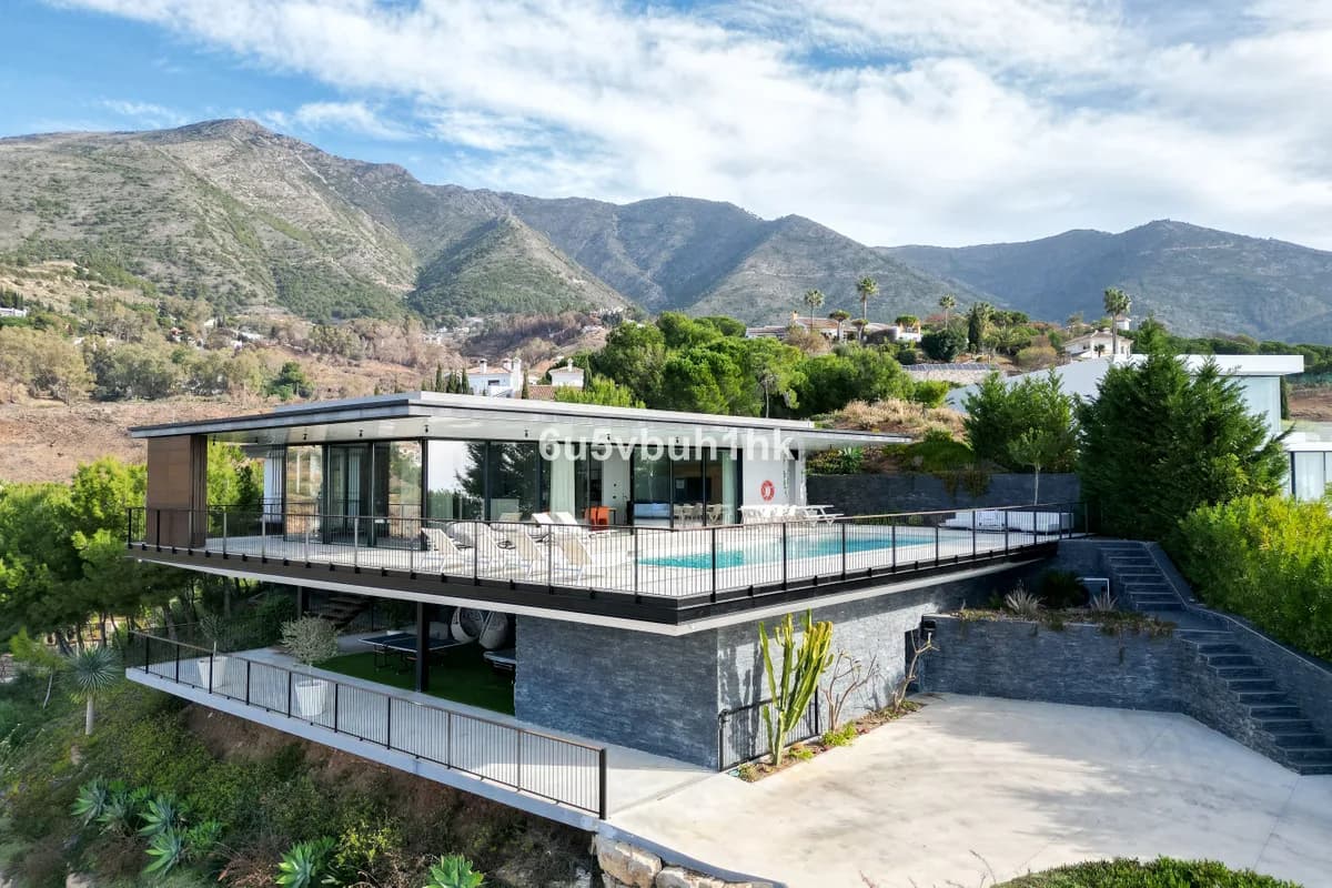 4 Bedroom Detached Villa for Sale in Valtocado, Málaga - Image 3