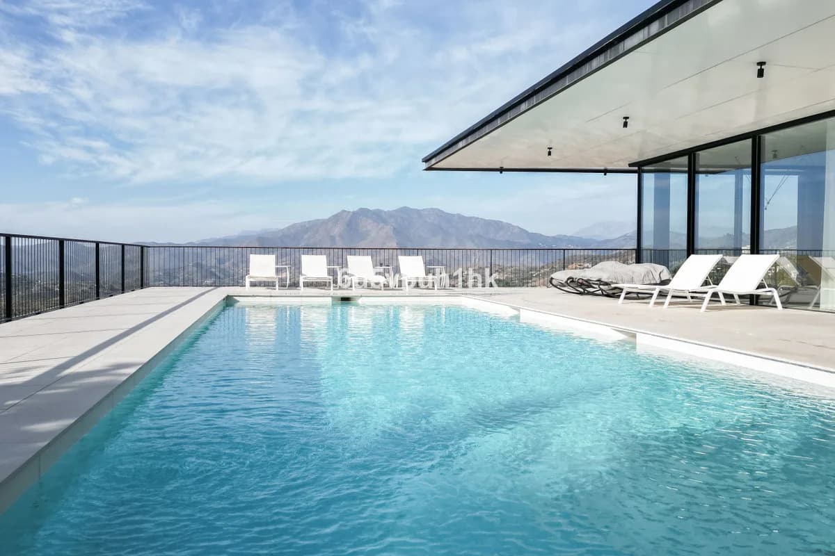 4 Bedroom Detached Villa for Sale in Valtocado, Málaga - Image 4