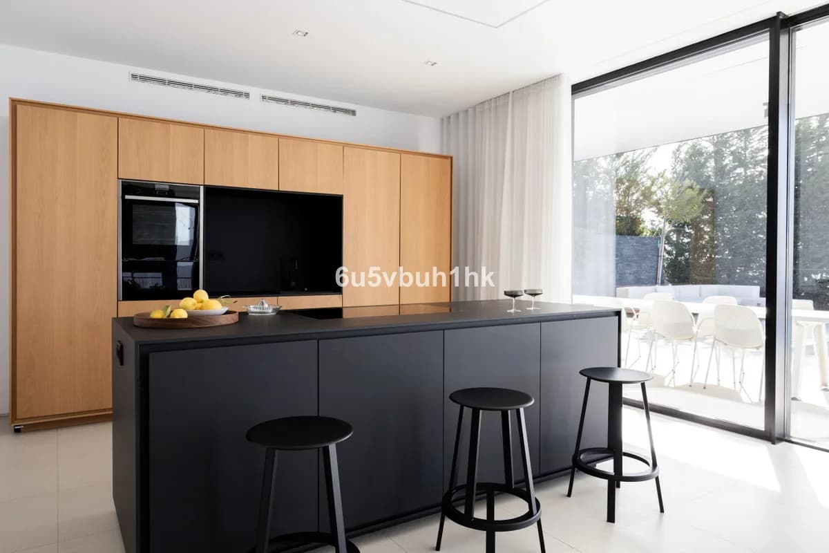 4 Bedroom Detached Villa for Sale in Valtocado, Málaga - Image 6